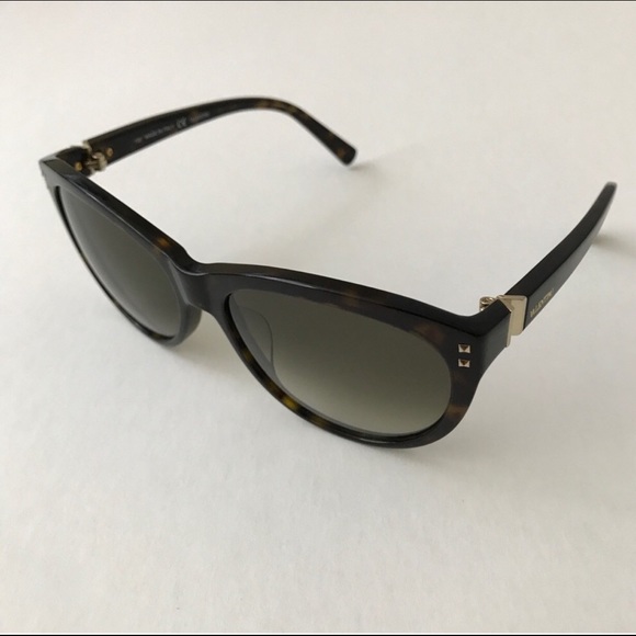 Valentino sunglasses ?% authentic.